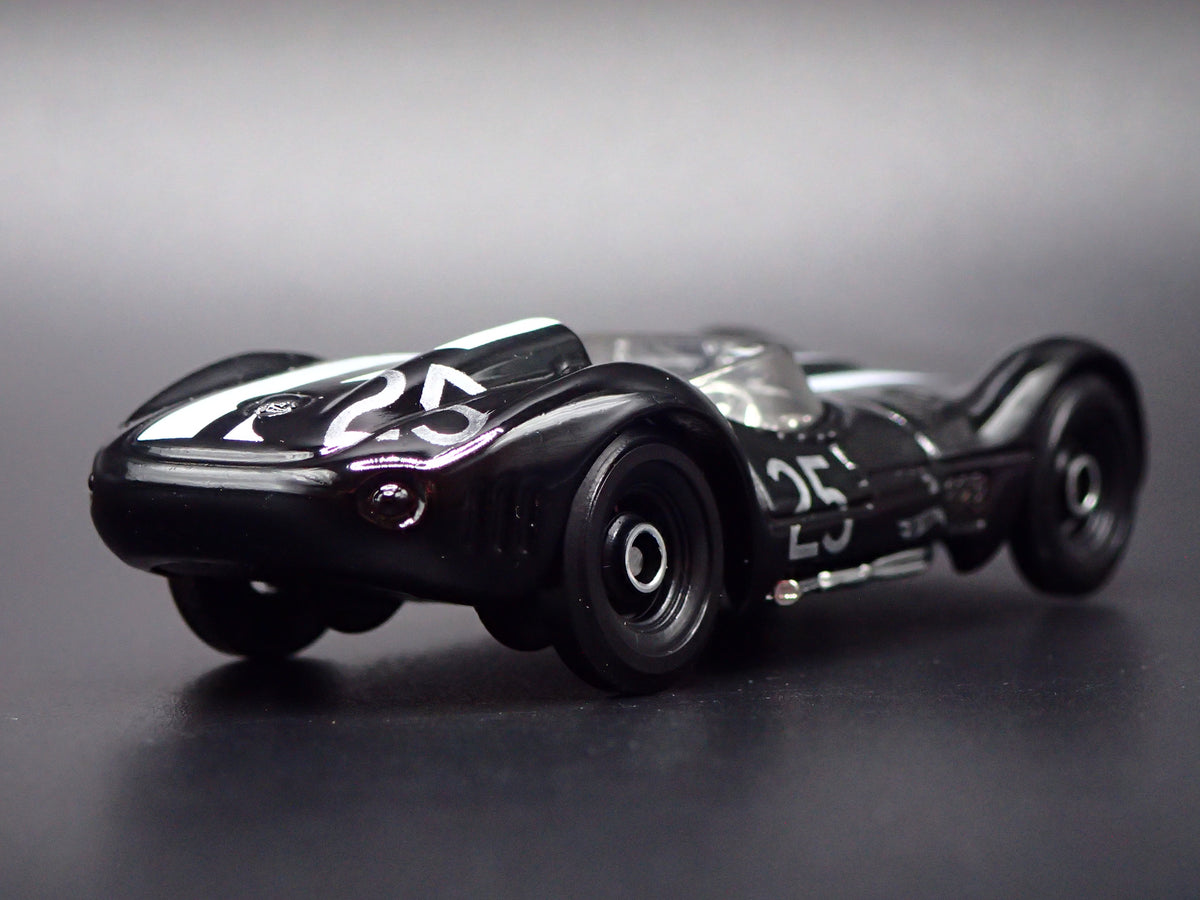 1959-1961 MASERATI TIPO 61 RACE 1:64 SCALE COLLECTIBLE DIORAMA DIECAST MODEL CAR