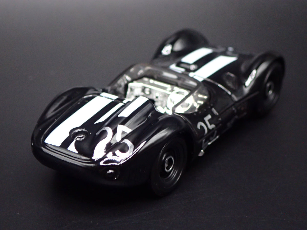 1959-1961 MASERATI TIPO 61 RACE 1:64 SCALE COLLECTIBLE DIORAMA DIECAST MODEL CAR