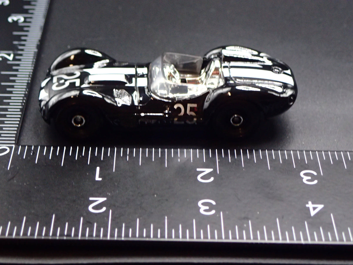 1959-1961 MASERATI TIPO 61 RACE 1:64 SCALE COLLECTIBLE DIORAMA DIECAST MODEL CAR