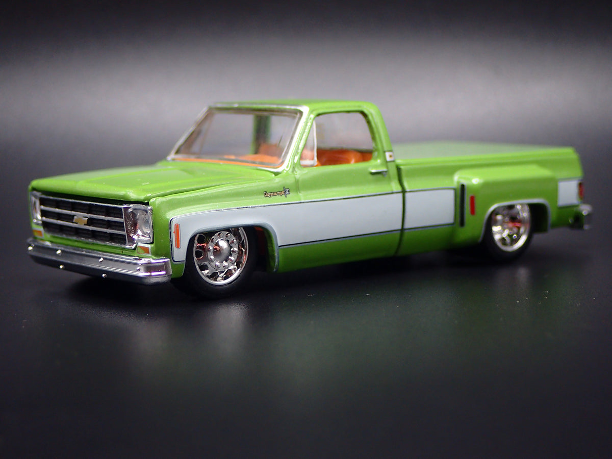 1978 CHEVY CHEVROLET SILVERADO 30 DUALLY SQUAREBODY TRUCK 1/64 DIECAST MODEL CAR