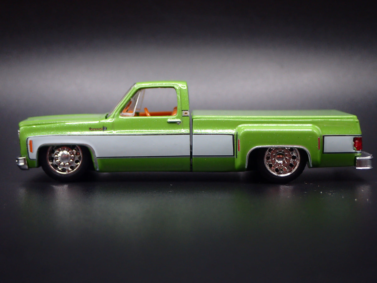 1978 CHEVY CHEVROLET SILVERADO 30 DUALLY SQUAREBODY TRUCK 1/64 DIECAST MODEL CAR