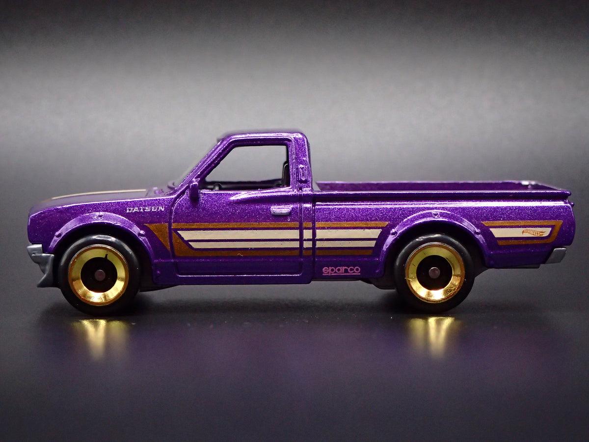 1973-1979 DATSUN 620 PICKUP TRUCK JDM PURPLE 1:64 SCALE DIORAMA DIECAST MODEL CAR