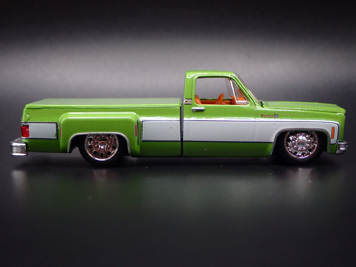 1978 CHEVY CHEVROLET SILVERADO 30 DUALLY SQUAREBODY TRUCK 1/64 DIECAST MODEL CAR