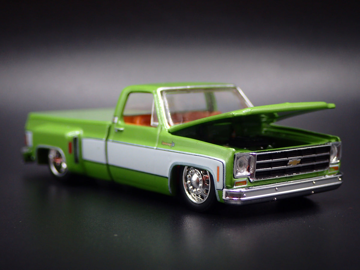 1978 CHEVY CHEVROLET SILVERADO 30 DUALLY SQUAREBODY TRUCK 1/64 DIECAST MODEL CAR