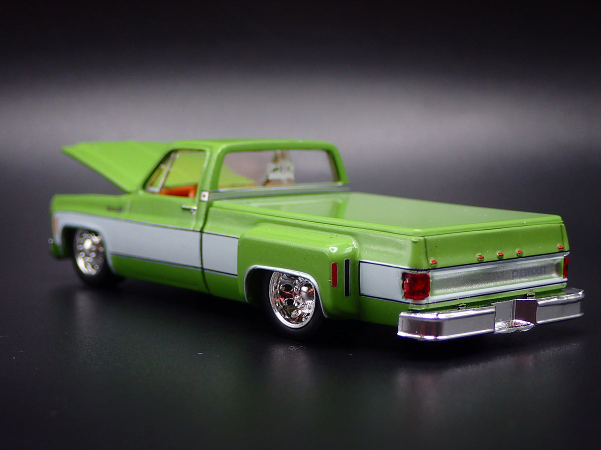 1978 CHEVY CHEVROLET SILVERADO 30 DUALLY SQUAREBODY TRUCK 1/64 DIECAST MODEL CAR