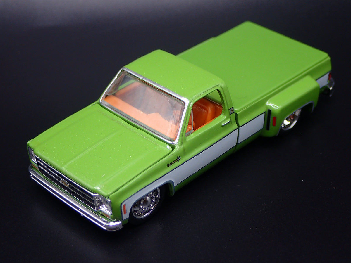 1978 CHEVY CHEVROLET SILVERADO 30 DUALLY SQUAREBODY TRUCK 1/64 DIECAST MODEL CAR