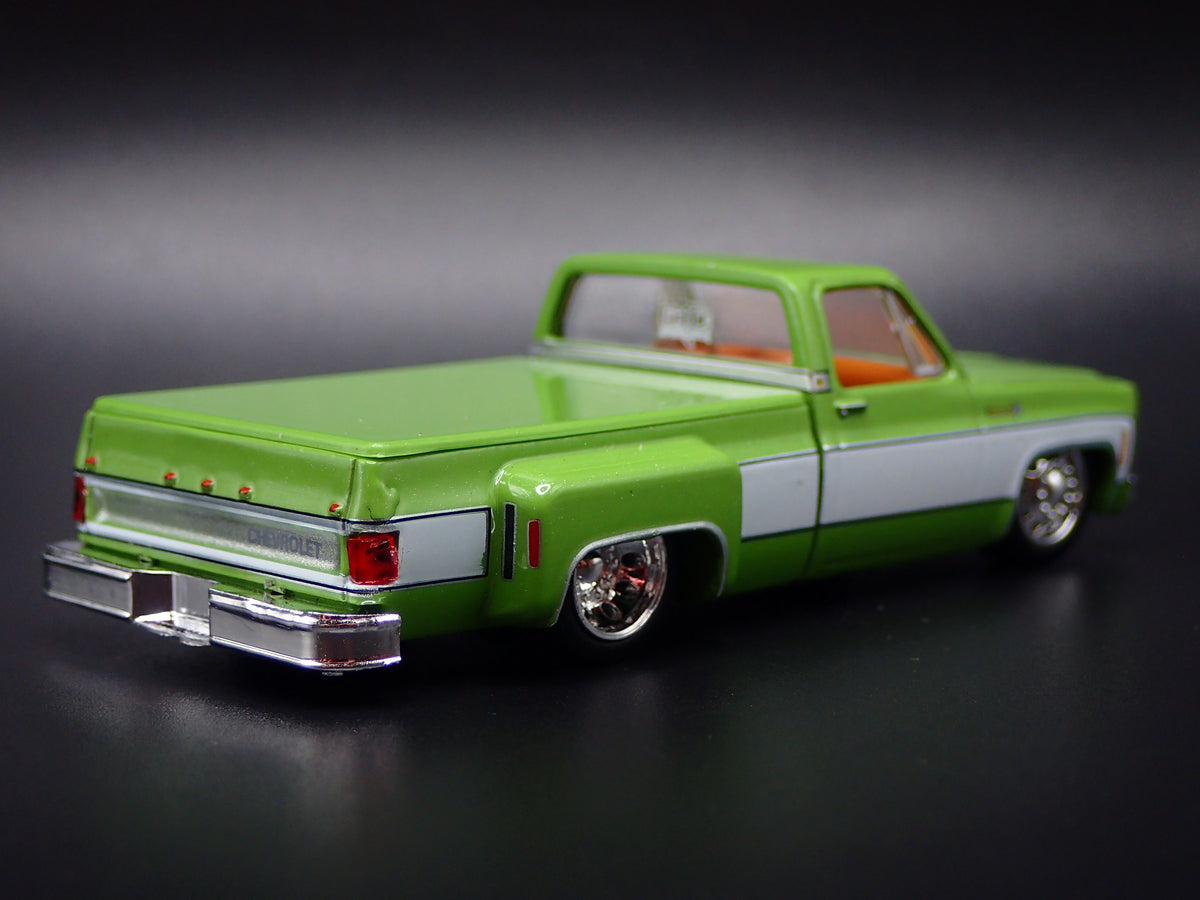 1978 CHEVY CHEVROLET SILVERADO 30 DUALLY SQUAREBODY TRUCK 1/64 DIECAST MODEL CAR