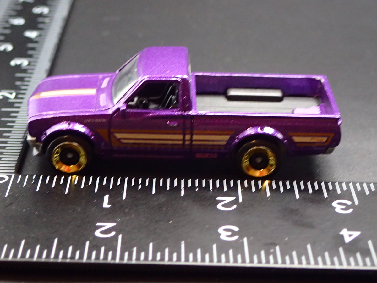 1973-1979 DATSUN 620 PICKUP TRUCK JDM PURPLE 1:64 SCALE DIORAMA DIECAST MODEL CAR