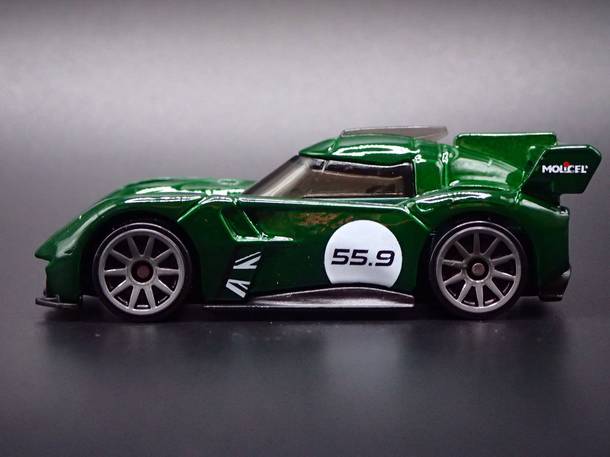 MCMURTRY SPEIRLING ELECTRIC CAR GREEN 1:64 SCALE DIORAMA DIECAST MODEL CAR