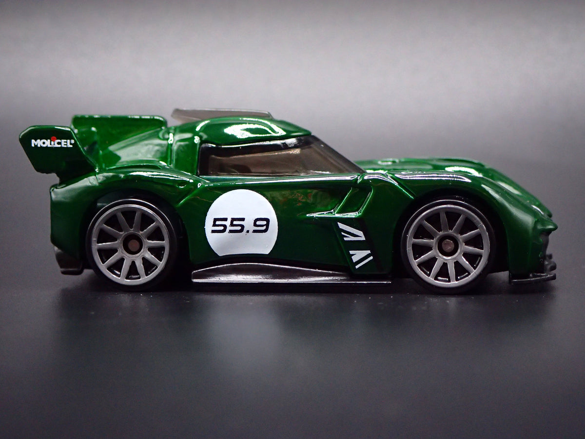 MCMURTRY SPEIRLING ELECTRIC CAR GREEN 1:64 SCALE DIORAMA DIECAST MODEL CAR