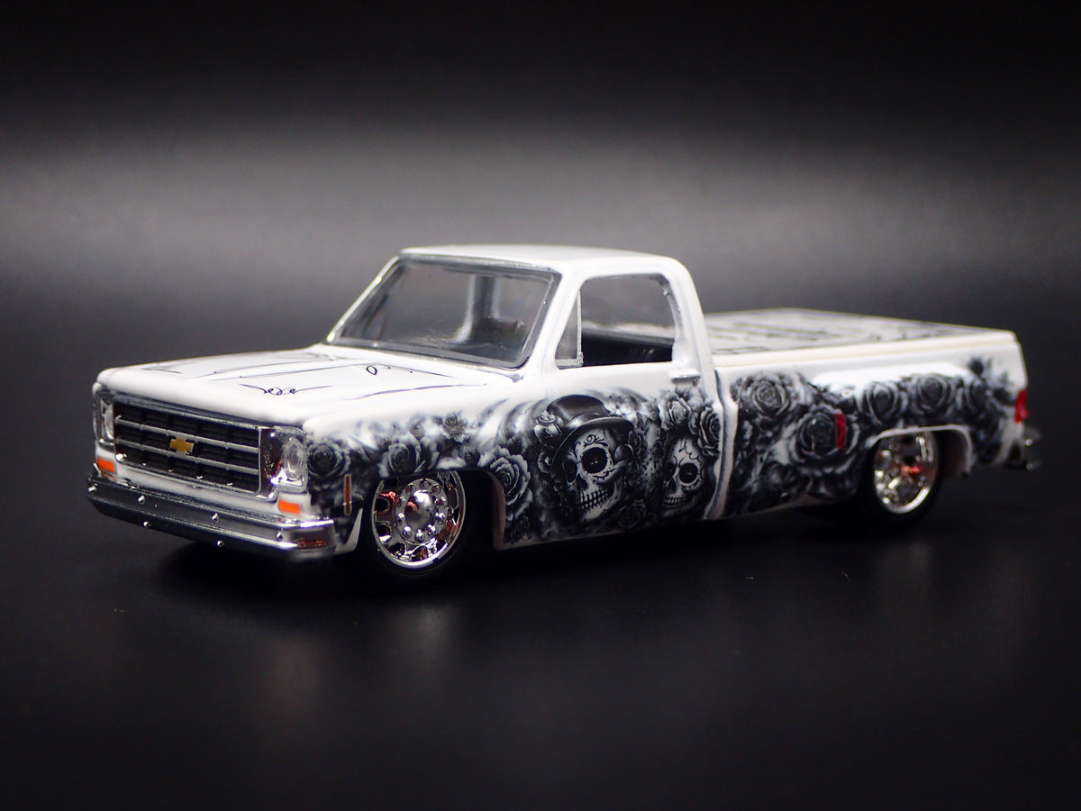 1978 CHEVY CHEVROLET SILVERADO 30 DUALLY SQUAREBODY TRUCK 1/64 DIECAST MODEL CAR