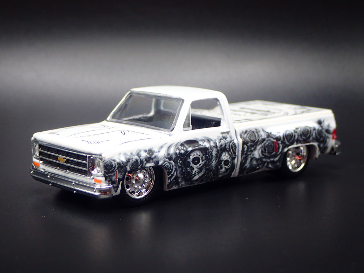 1978 CHEVY CHEVROLET SILVERADO 30 DUALLY SQUAREBODY TRUCK 1/64 DIECAST MODEL CAR