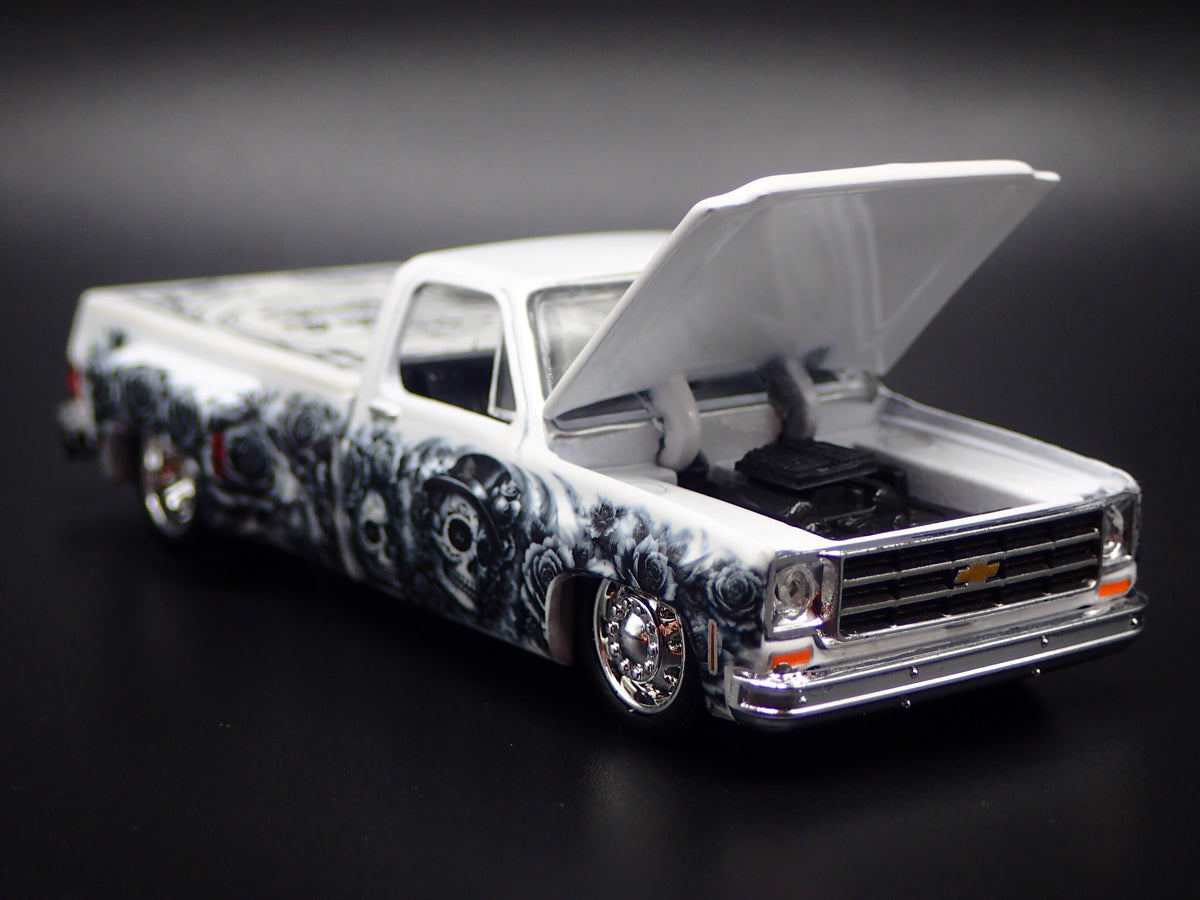 1978 CHEVY CHEVROLET SILVERADO 30 DUALLY SQUAREBODY TRUCK 1/64 DIECAST MODEL CAR