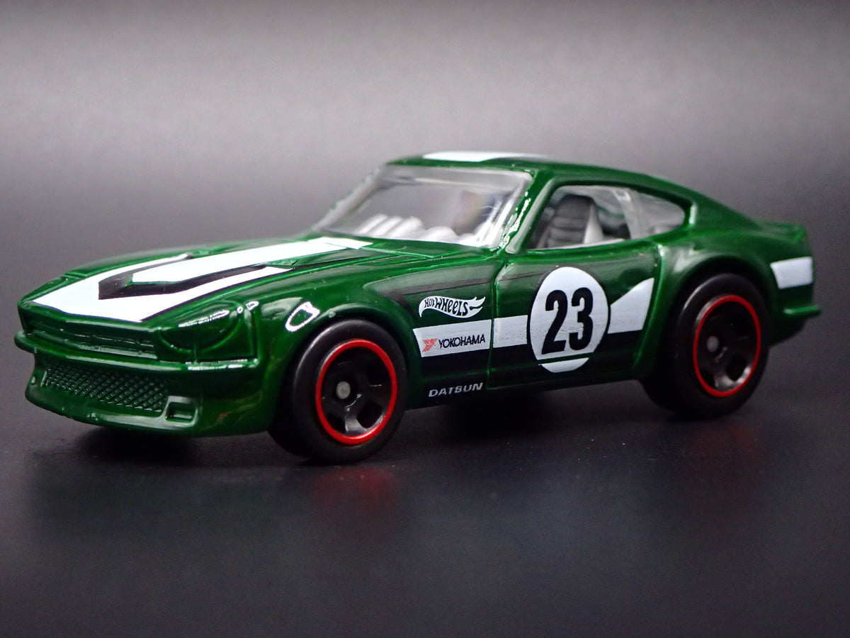 1970-1973 DATSUN 240Z JDM GREEN 1:64 SCALE COLLECTIBLE DIORAMA DIECAST MODEL CAR