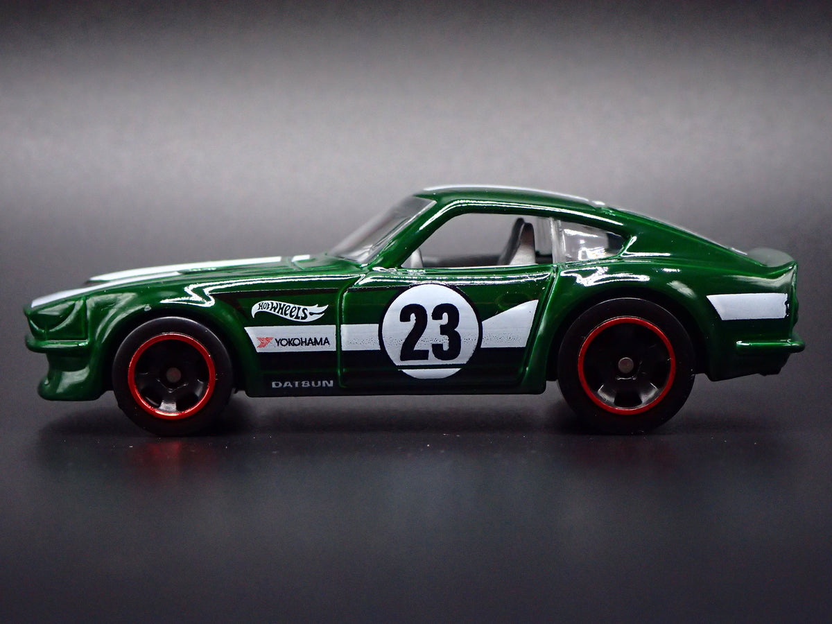 1970-1973 DATSUN 240Z JDM GREEN 1:64 SCALE COLLECTIBLE DIORAMA DIECAST MODEL CAR