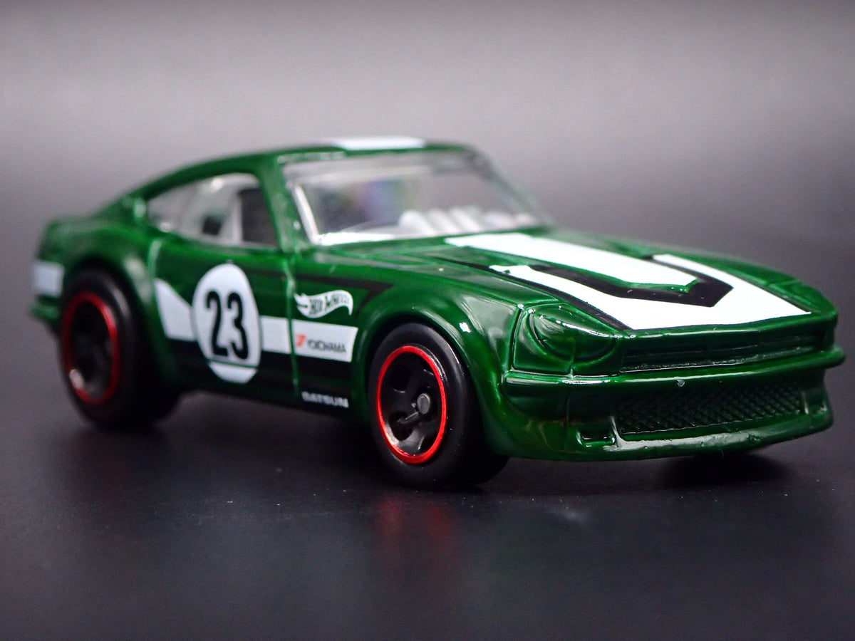 1970-1973 DATSUN 240Z JDM GREEN 1:64 SCALE COLLECTIBLE DIORAMA DIECAST MODEL CAR