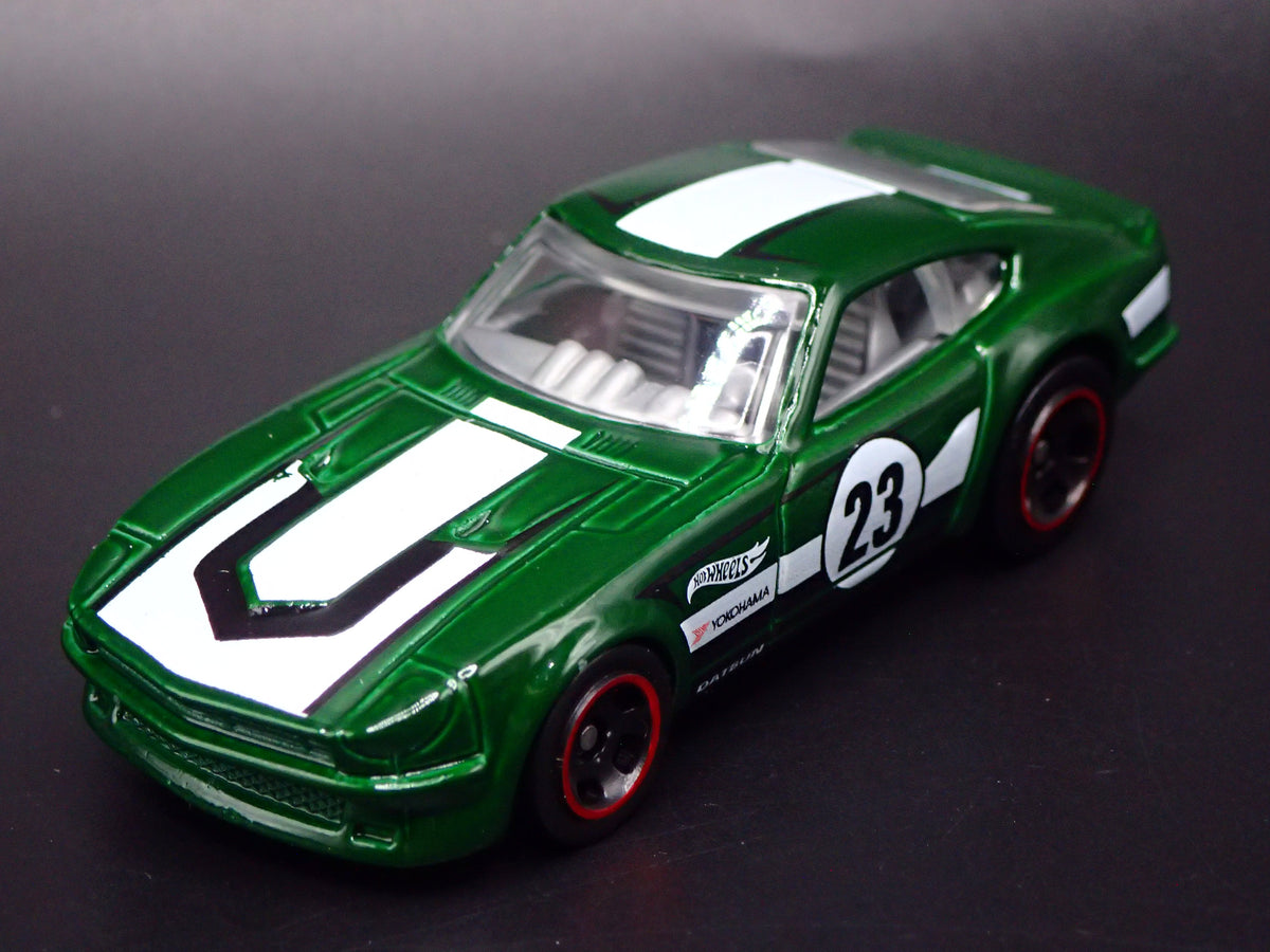 1970-1973 DATSUN 240Z JDM GREEN 1:64 SCALE COLLECTIBLE DIORAMA DIECAST MODEL CAR