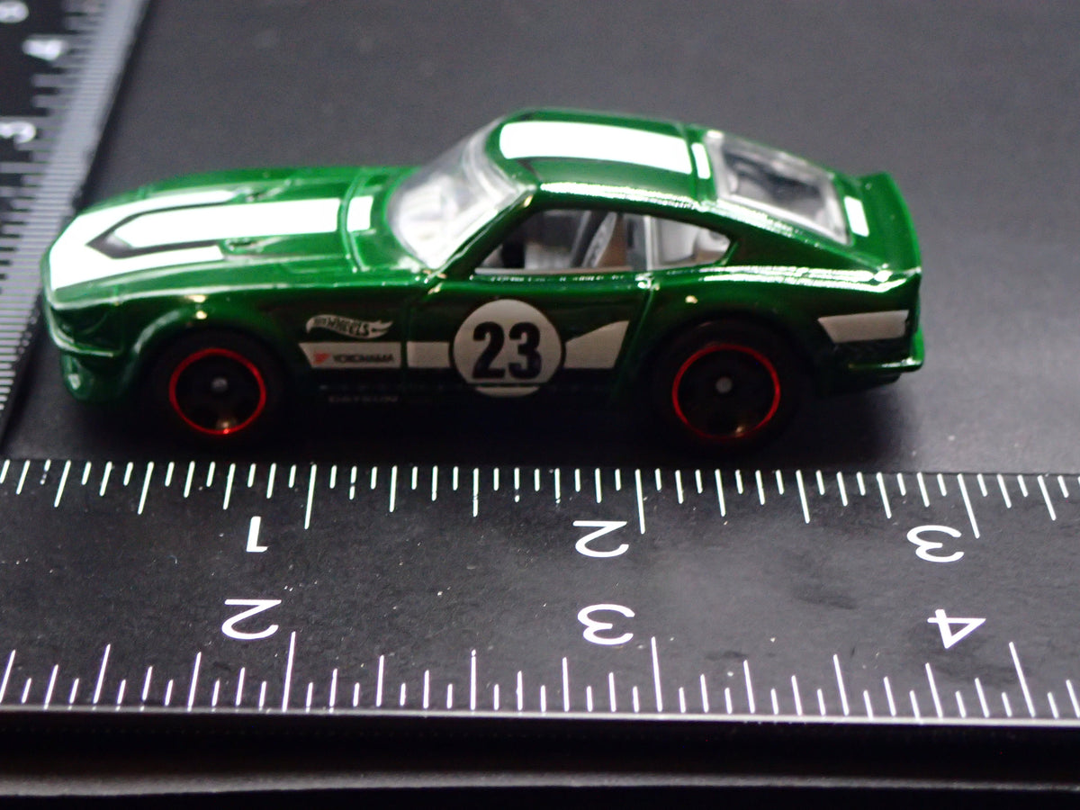 1970-1973 DATSUN 240Z JDM GREEN 1:64 SCALE COLLECTIBLE DIORAMA DIECAST MODEL CAR