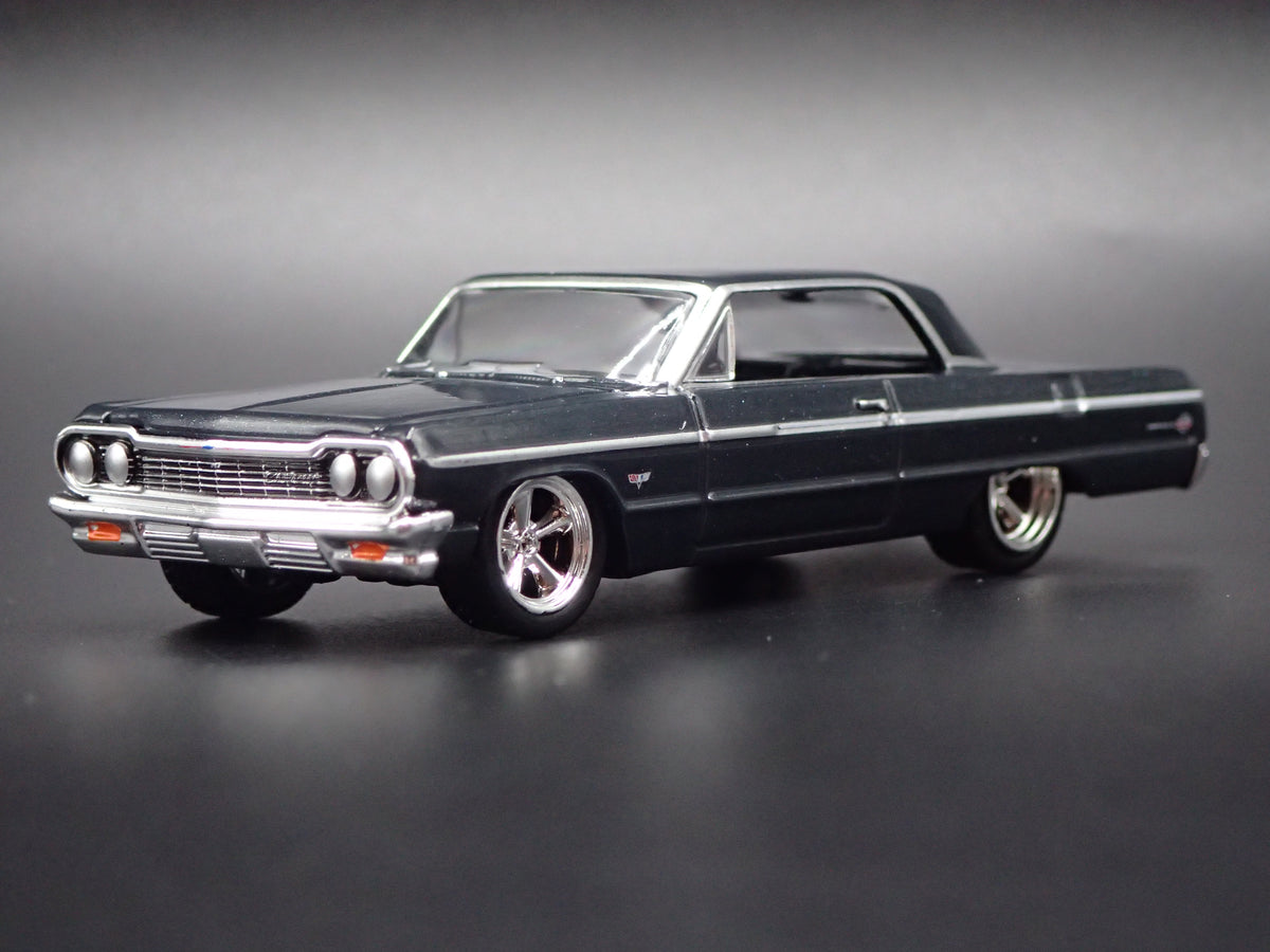 1964 64 CHEVY CHEVROLET IMPALA  SS BLUE 1:64 SCALE DIORAMA DIECAST CAR
