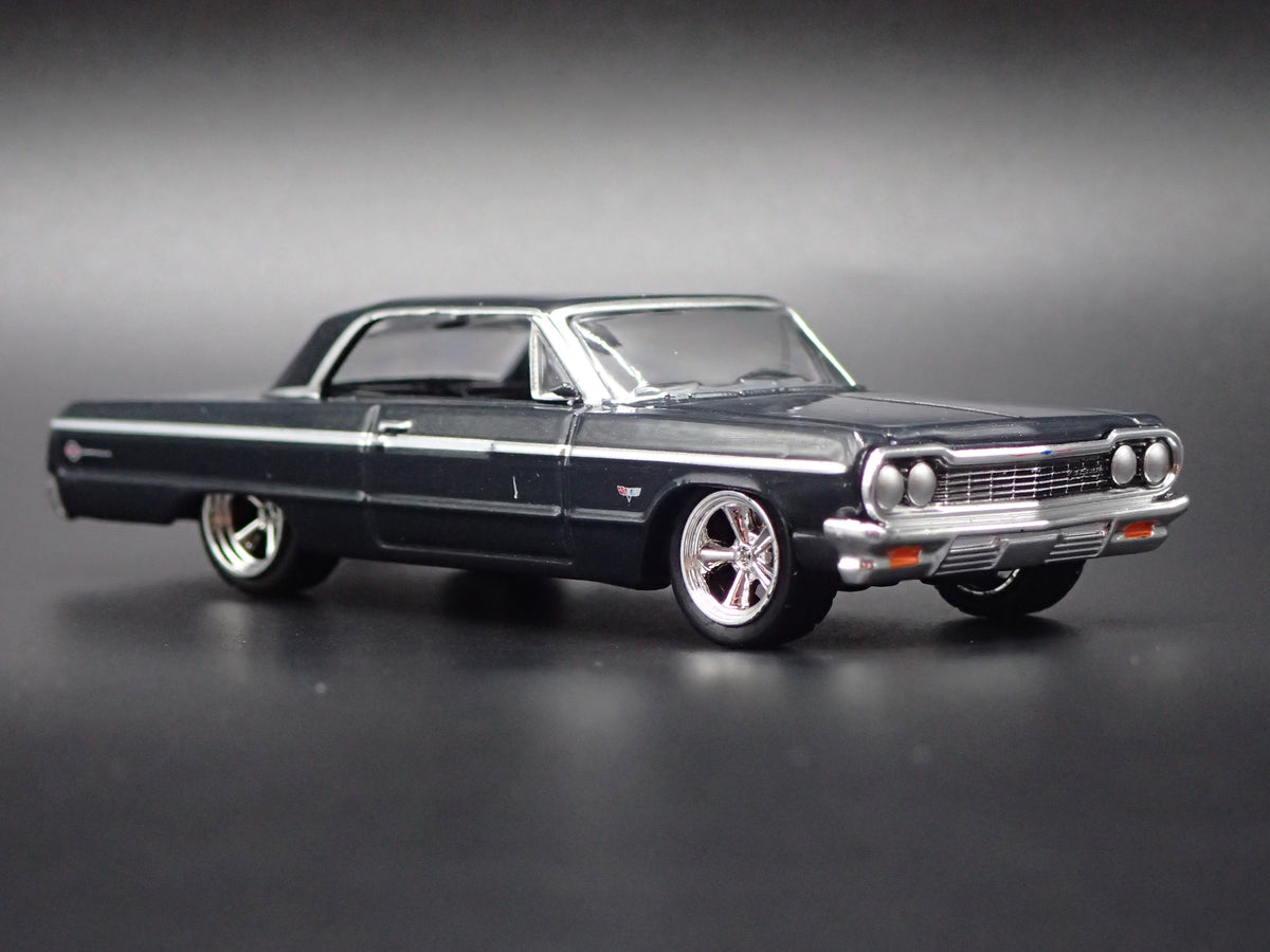 1964 64 CHEVY CHEVROLET IMPALA  SS BLUE 1:64 SCALE DIORAMA DIECAST CAR