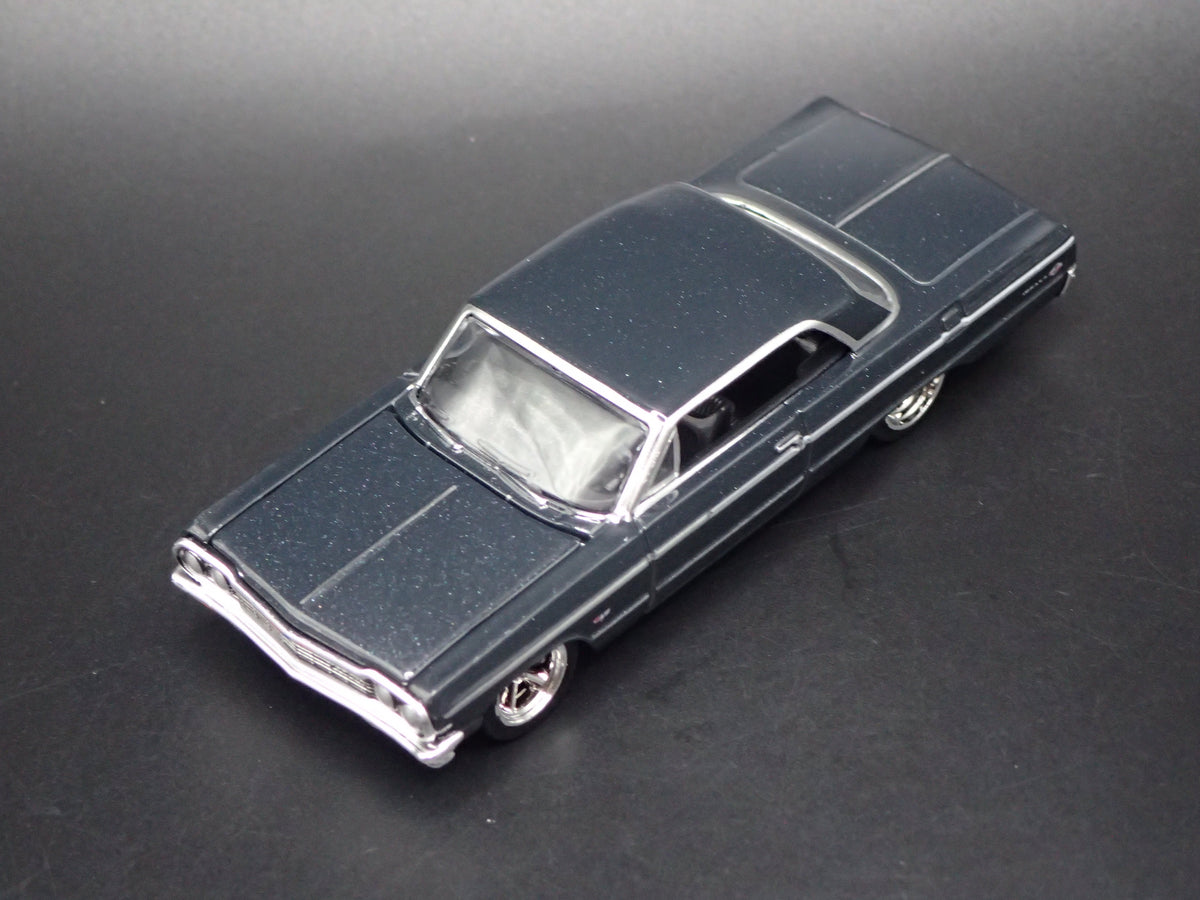 1964 64 CHEVY CHEVROLET IMPALA  SS BLUE 1:64 SCALE DIORAMA DIECAST CAR