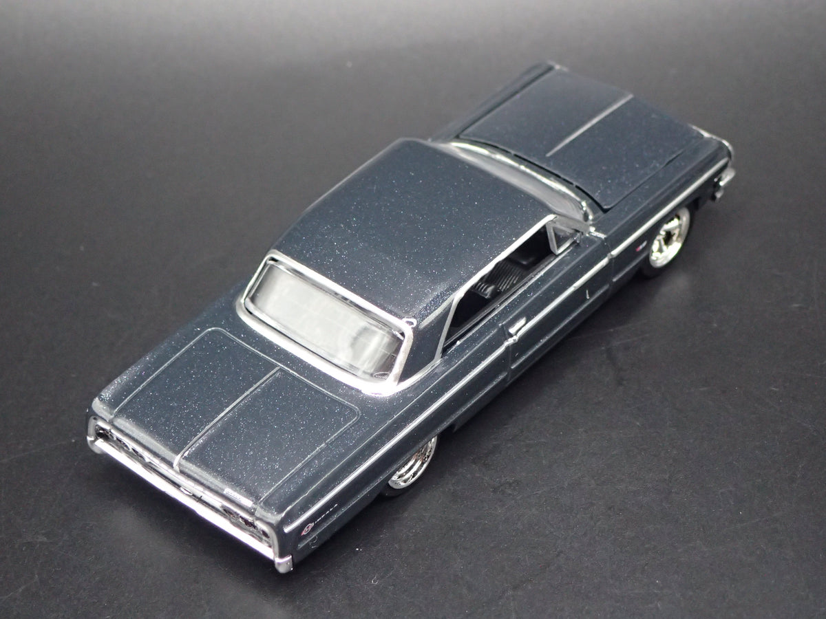 1964 64 CHEVY CHEVROLET IMPALA  SS BLUE 1:64 SCALE DIORAMA DIECAST CAR