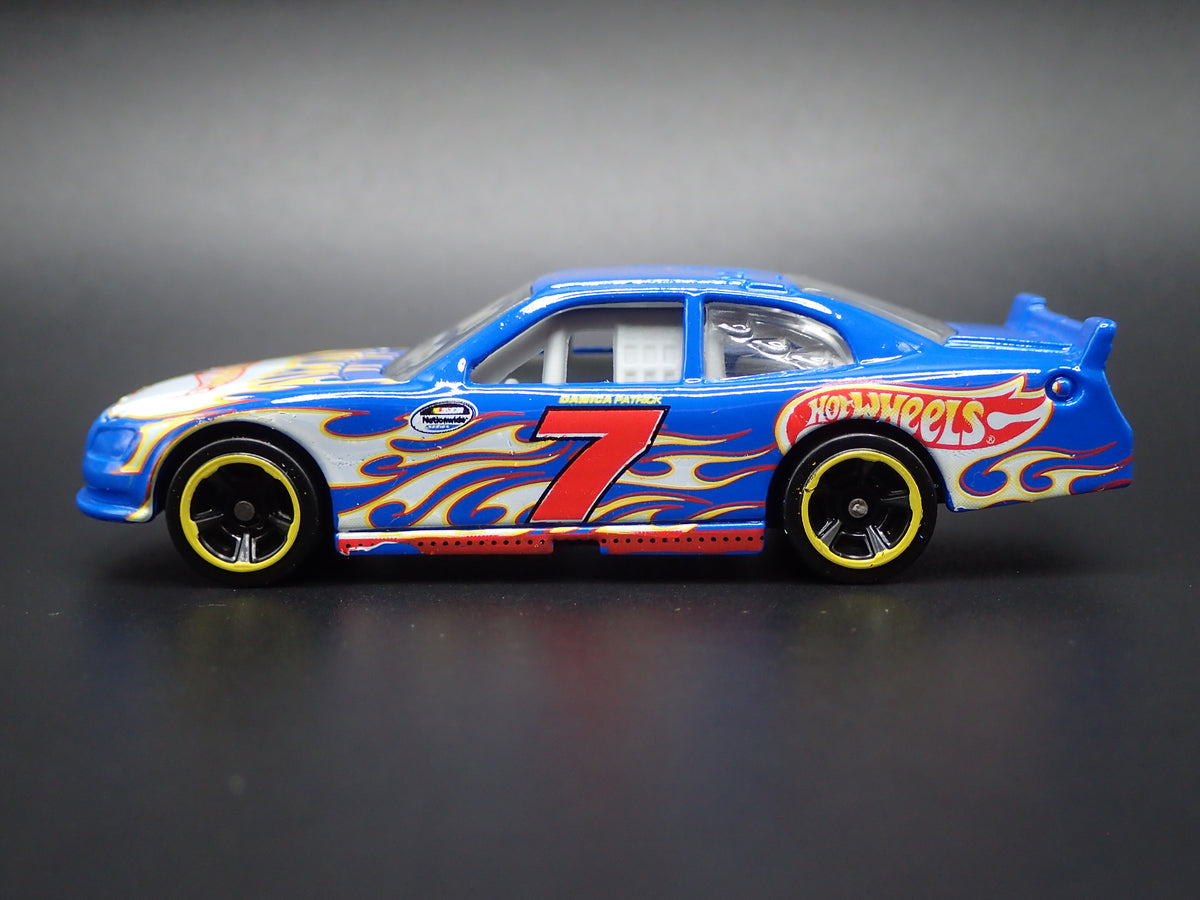 2010 10 CHEVY CHEVROLET IMPALA DANICA PATRRICK 1:64 SCALE DIECAST MODEL CAR