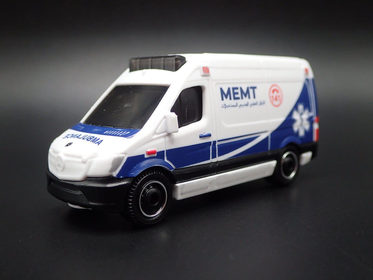 MERCEDES BENZ SPRINTER VAN EMT AMBULANCE 1/64 MB SCALE DIORAMA DIECAST MODEL CAR