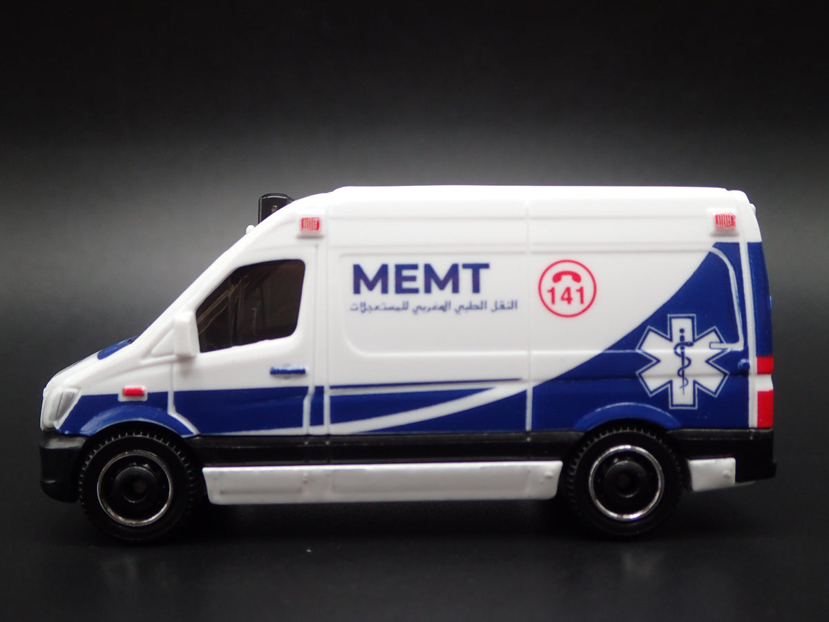 MERCEDES BENZ SPRINTER VAN EMT AMBULANCE 1/64 MB SCALE DIORAMA DIECAST MODEL CAR