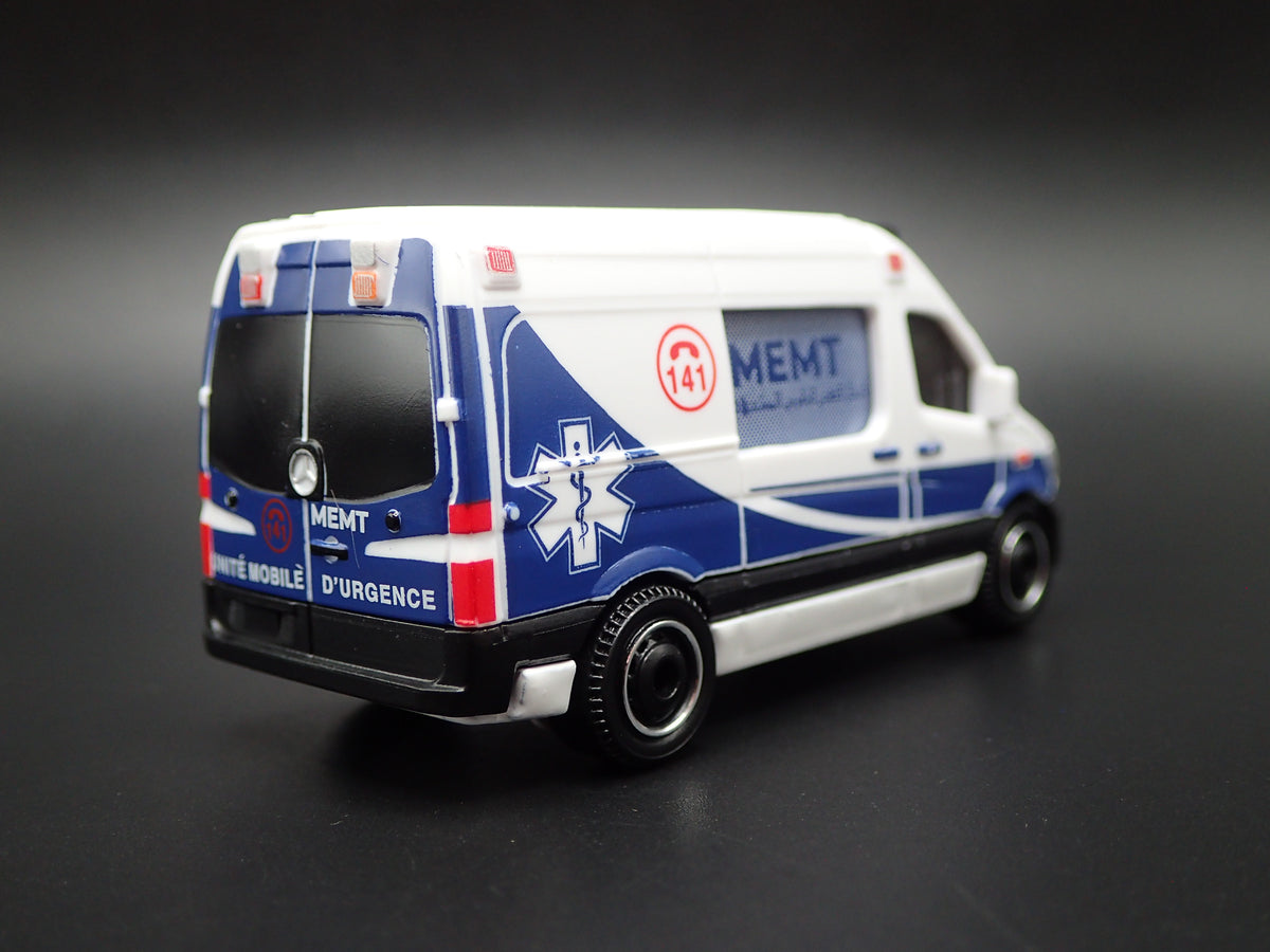 MERCEDES BENZ SPRINTER VAN EMT AMBULANCE 1/64 MB SCALE DIORAMA DIECAST MODEL CAR