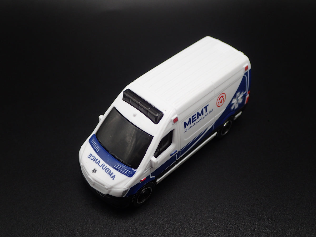 MERCEDES BENZ SPRINTER VAN EMT AMBULANCE 1/64 MB SCALE DIORAMA DIECAST MODEL CAR