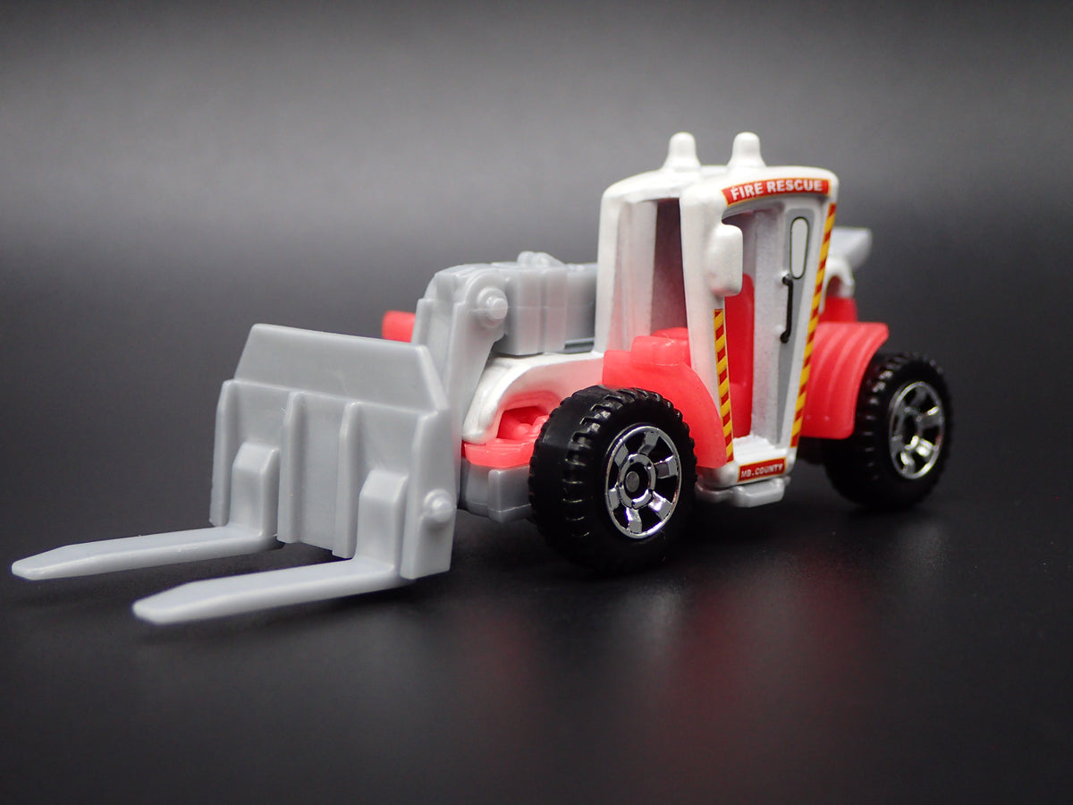 CONSTRUCTION FORKLIFT WHITE 1:64 MB SCALE COLLECTIBLE DIORAMA DIECAST MODEL CAR