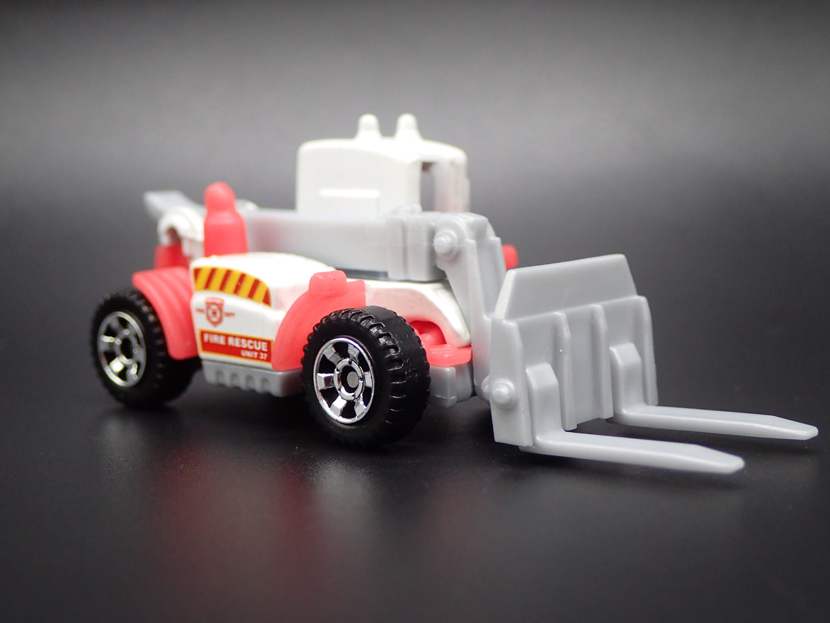 CONSTRUCTION FORKLIFT WHITE 1:64 MB SCALE COLLECTIBLE DIORAMA DIECAST MODEL CAR