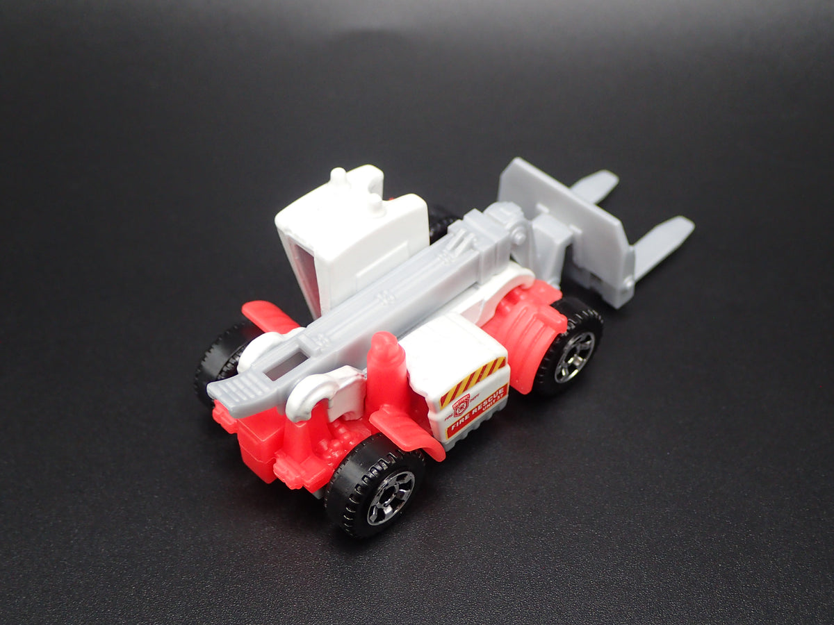 CONSTRUCTION FORKLIFT WHITE 1:64 MB SCALE COLLECTIBLE DIORAMA DIECAST MODEL CAR