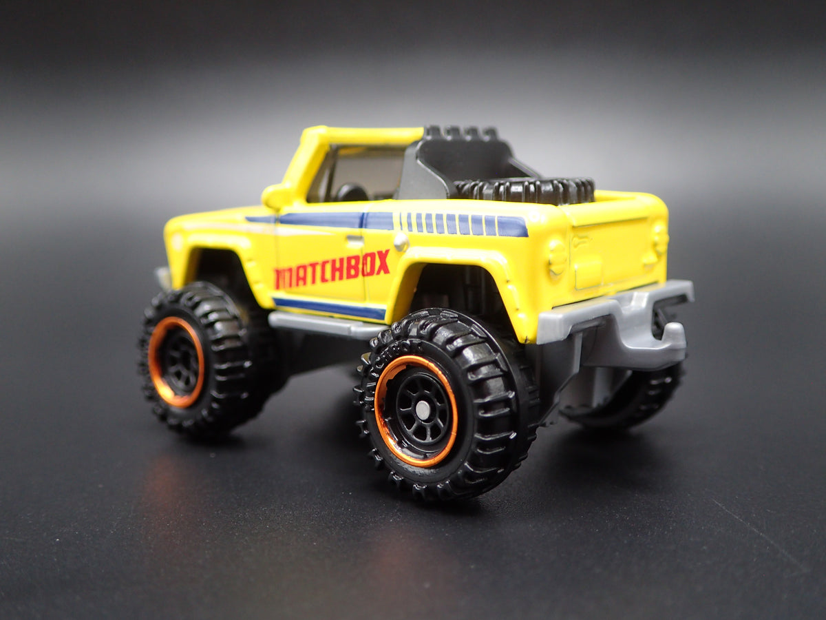 INTERNATIONAL SCOUT 4X4 YELLOW 1:64 SCALE COLLECTIBLE DIECAST MODEL CAR