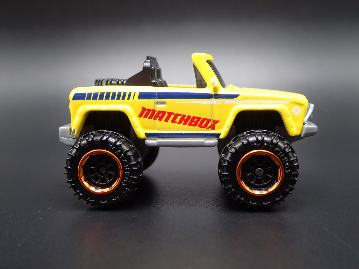 INTERNATIONAL SCOUT 4X4 YELLOW 1:64 SCALE COLLECTIBLE DIECAST MODEL CAR