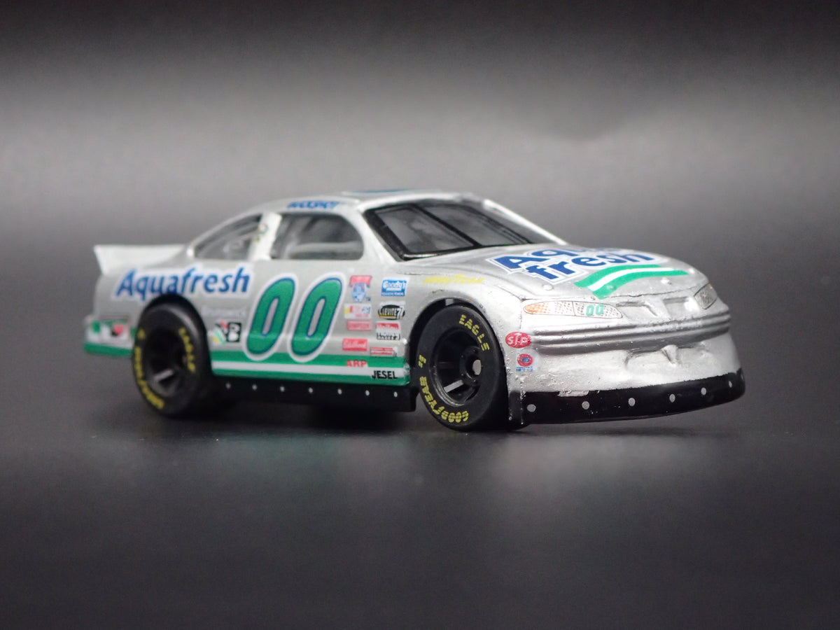 1998 98 PONTIAC GRAND PRIX 00 BUCKSHOT JONES NASCAR 1:64 DIECAST MODEL CAR