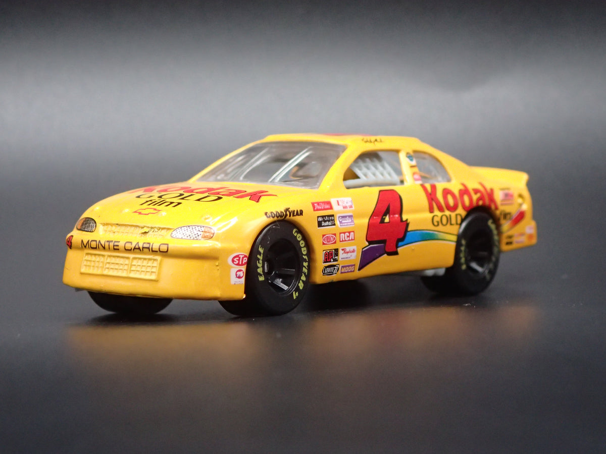 1997 CHEVROLET MONTE CARLO 4 STERLING MARLIN KODAK NASCAR 1:64 SCALE DIECAST CAR