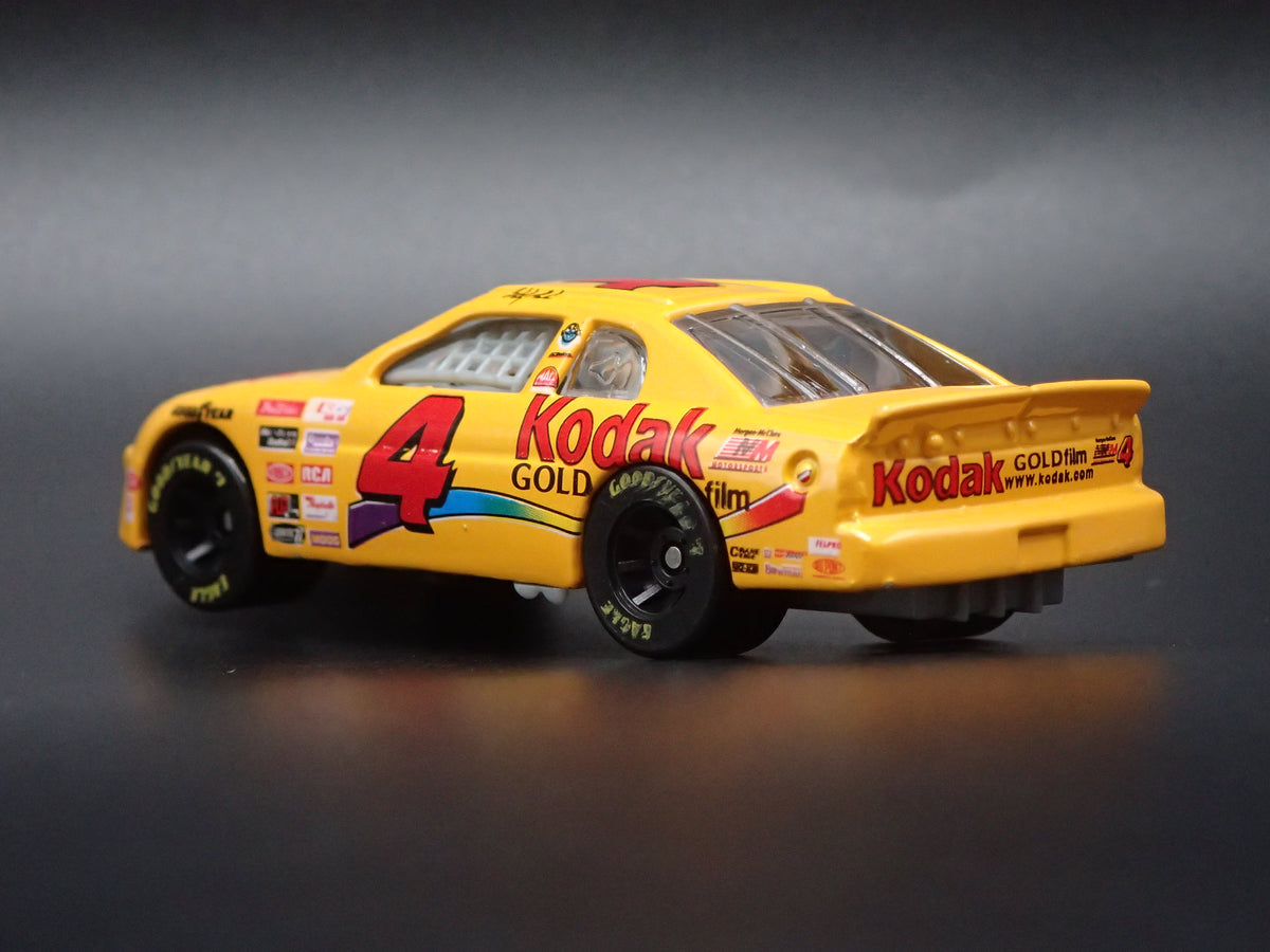 1997 CHEVROLET MONTE CARLO 4 STERLING MARLIN KODAK NASCAR 1:64 SCALE DIECAST CAR