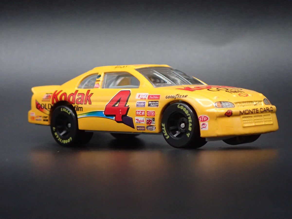 1997 CHEVROLET MONTE CARLO 4 STERLING MARLIN KODAK NASCAR 1:64 SCALE DIECAST CAR
