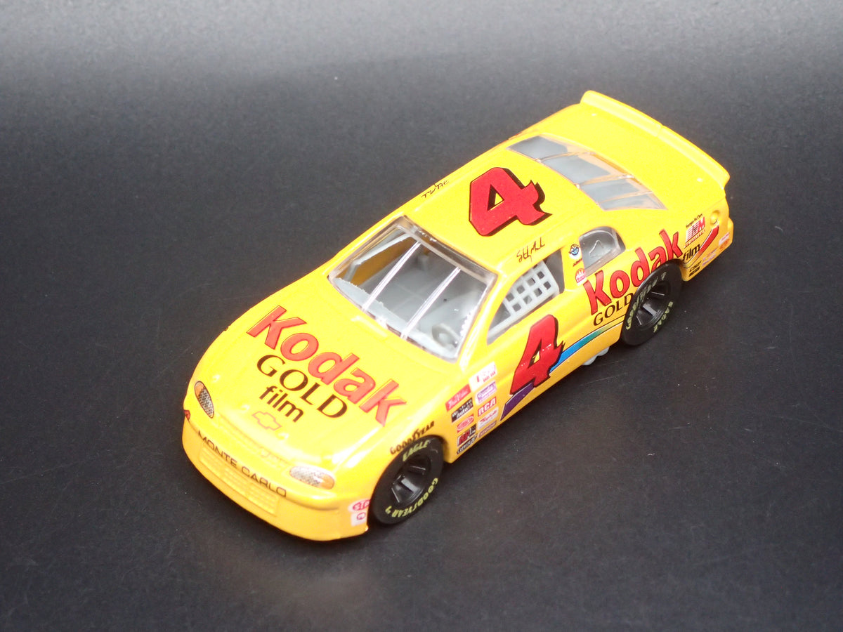 1997 CHEVROLET MONTE CARLO 4 STERLING MARLIN KODAK NASCAR 1:64 SCALE DIECAST CAR
