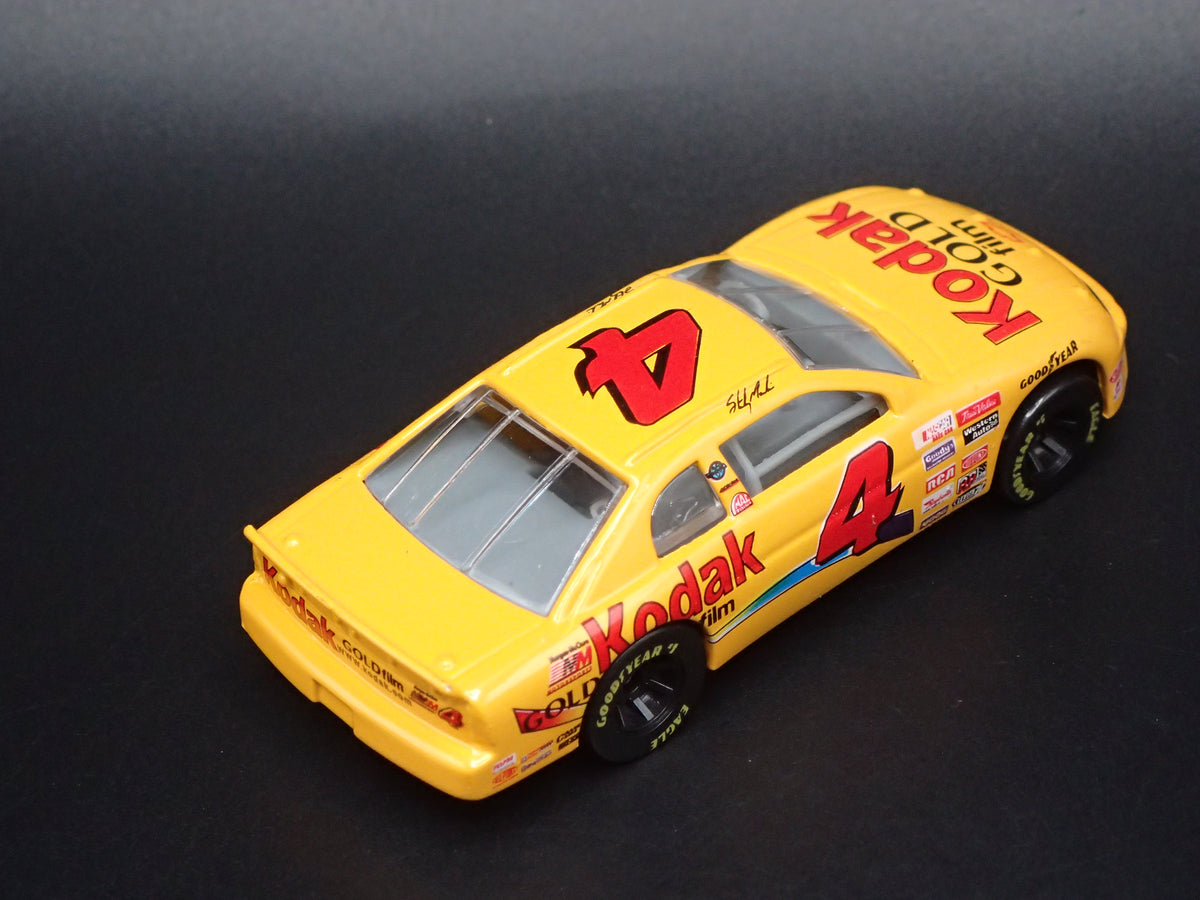 1997 CHEVROLET MONTE CARLO 4 STERLING MARLIN KODAK NASCAR 1:64 SCALE DIECAST CAR