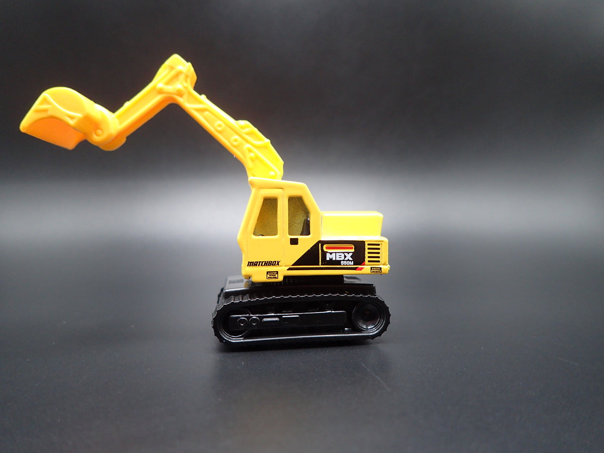 CONSTRUCTION EXCAVATOR YELLOW 1:64 MB SCALE DIORAMA DIECAST MODEL CAR