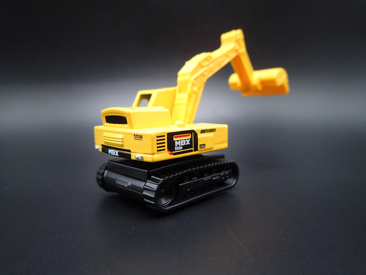 CONSTRUCTION EXCAVATOR YELLOW 1:64 MB SCALE DIORAMA DIECAST MODEL CAR