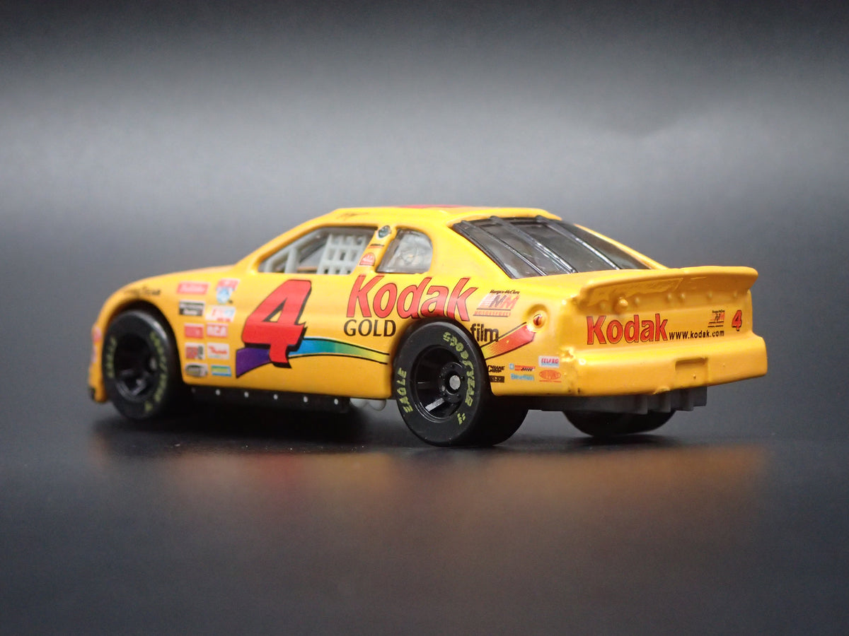 1998 CHEVY CHEVROLET MONTE CARLO 4 STERLING MARLIN NASCAR 1:64 SCALE DIECAST MODEL CAR