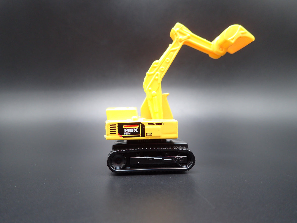 CONSTRUCTION EXCAVATOR YELLOW 1:64 MB SCALE DIORAMA DIECAST MODEL CAR
