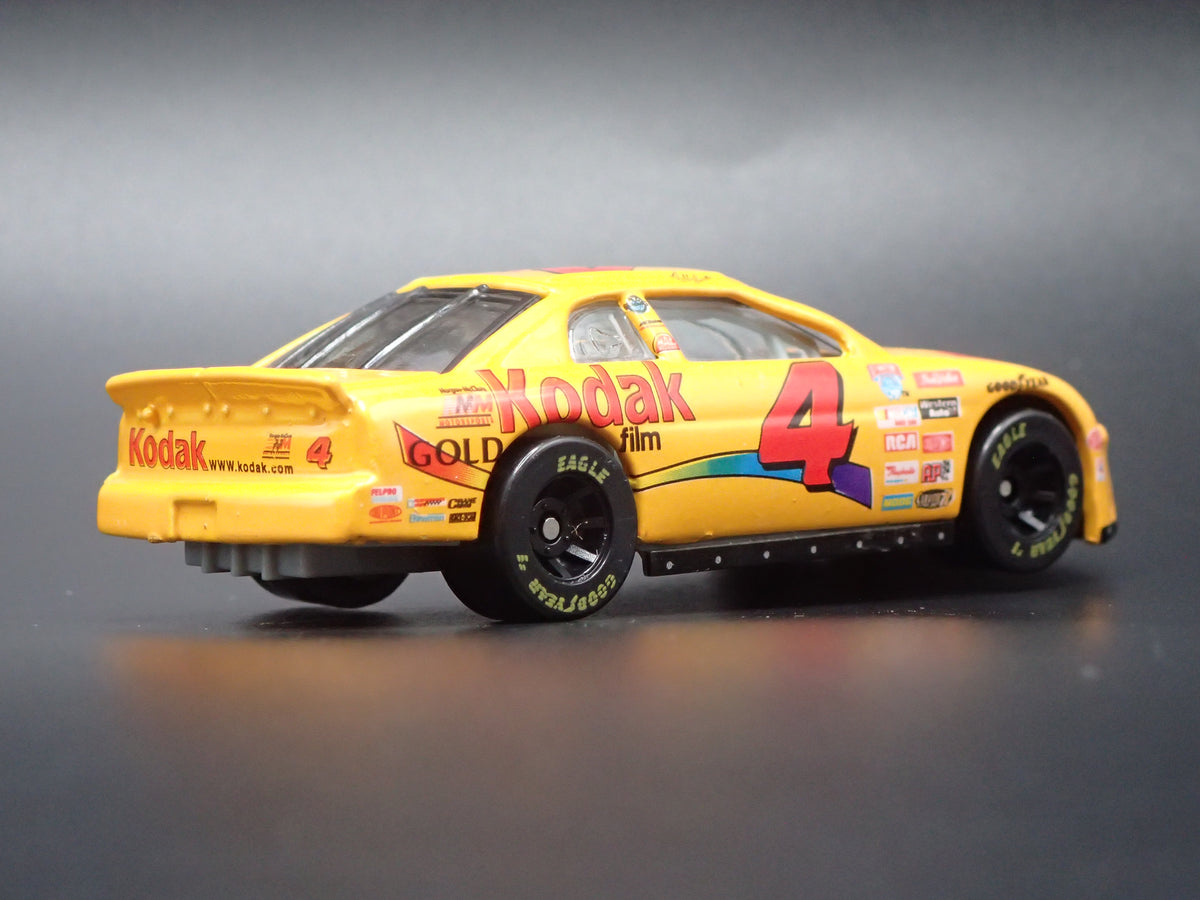 1998 CHEVY CHEVROLET MONTE CARLO 4 STERLING MARLIN NASCAR 1:64 SCALE DIECAST MODEL CAR