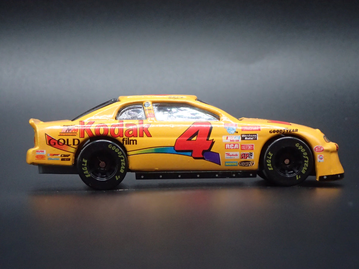 1998 CHEVY CHEVROLET MONTE CARLO 4 STERLING MARLIN NASCAR 1:64 SCALE DIECAST MODEL CAR