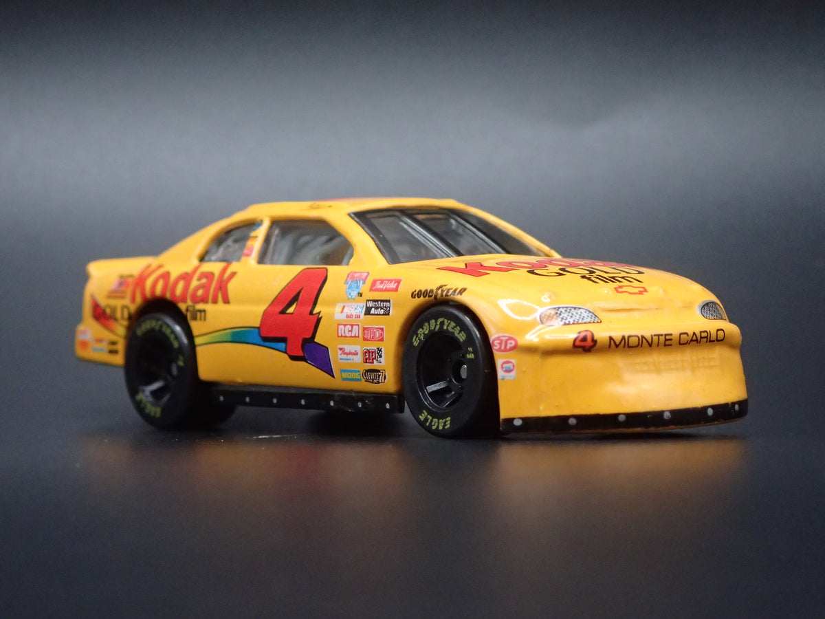 1998 CHEVY CHEVROLET MONTE CARLO 4 STERLING MARLIN NASCAR 1:64 SCALE DIECAST MODEL CAR