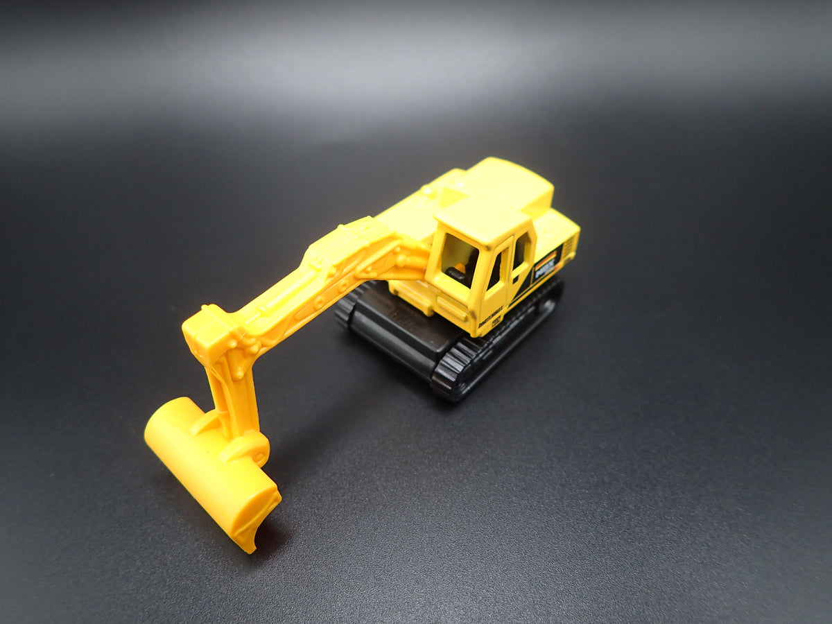 CONSTRUCTION EXCAVATOR YELLOW 1:64 MB SCALE DIORAMA DIECAST MODEL CAR